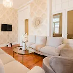 Iconic 6br Luxury In Center Appartement *